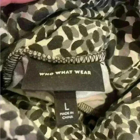 Who What Wear size Large turtleneck. Shades of gray snakeskin print. - Picture 2 of 3